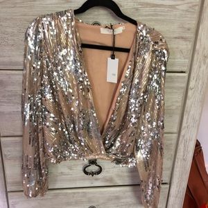 ASTR Sequin Crop V Neck